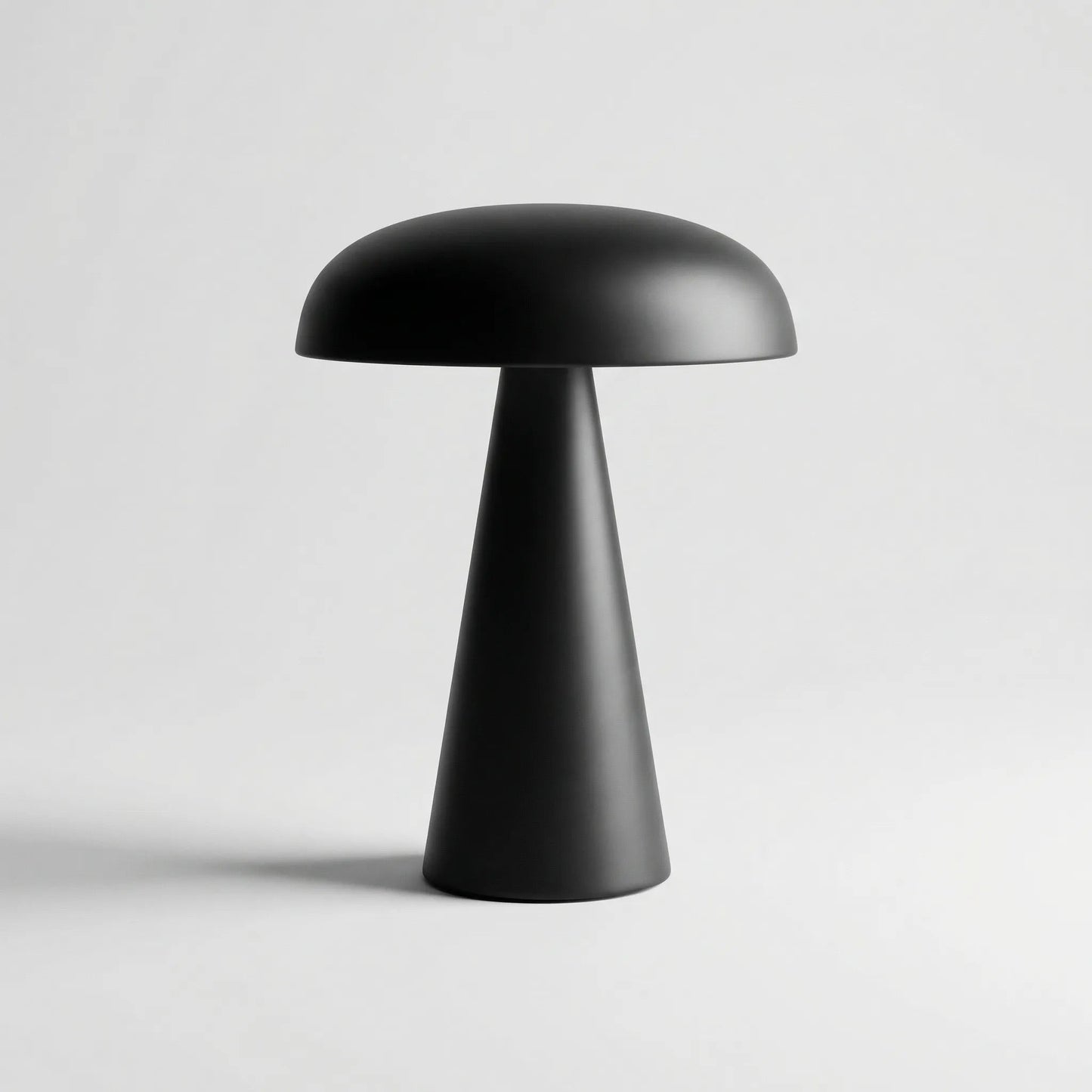 Lumvara | Skulpturale Tischlampe mit Kuppelschirm 6
