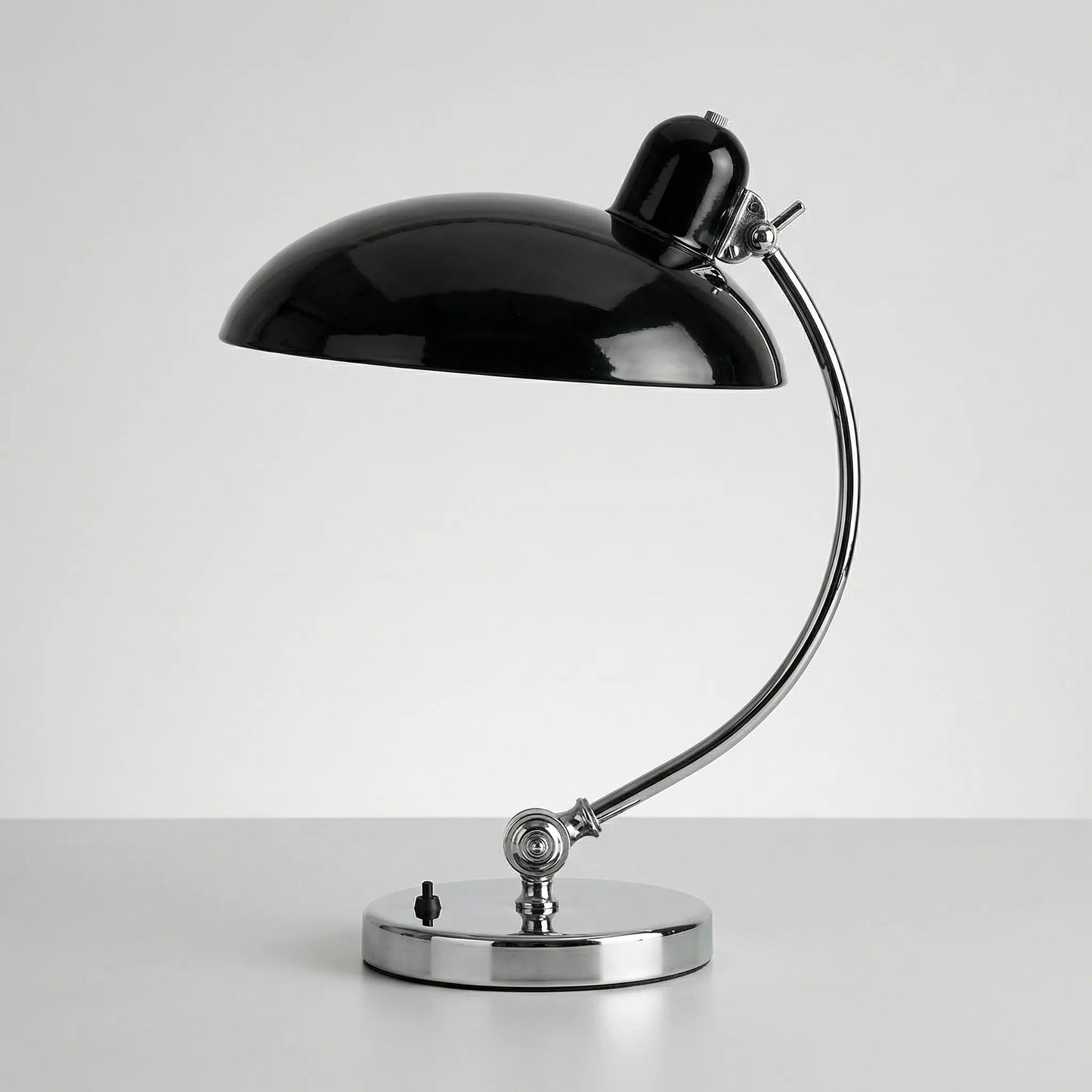 Bauhaven | Verstellbare Vintage-Bauhaus-Schreibtischlampe 0
