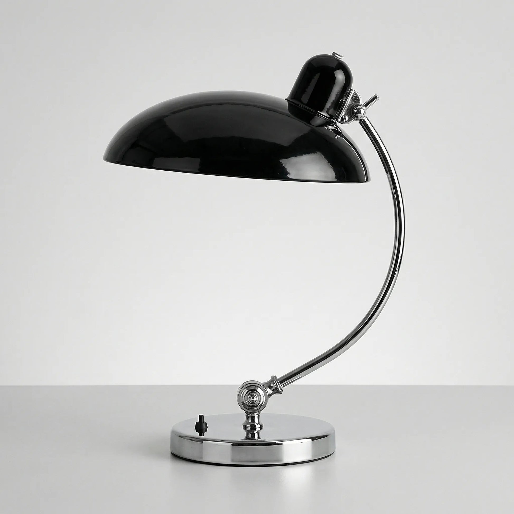 Bauhaven | Verstellbare Vintage-Bauhaus-Schreibtischlampe 0