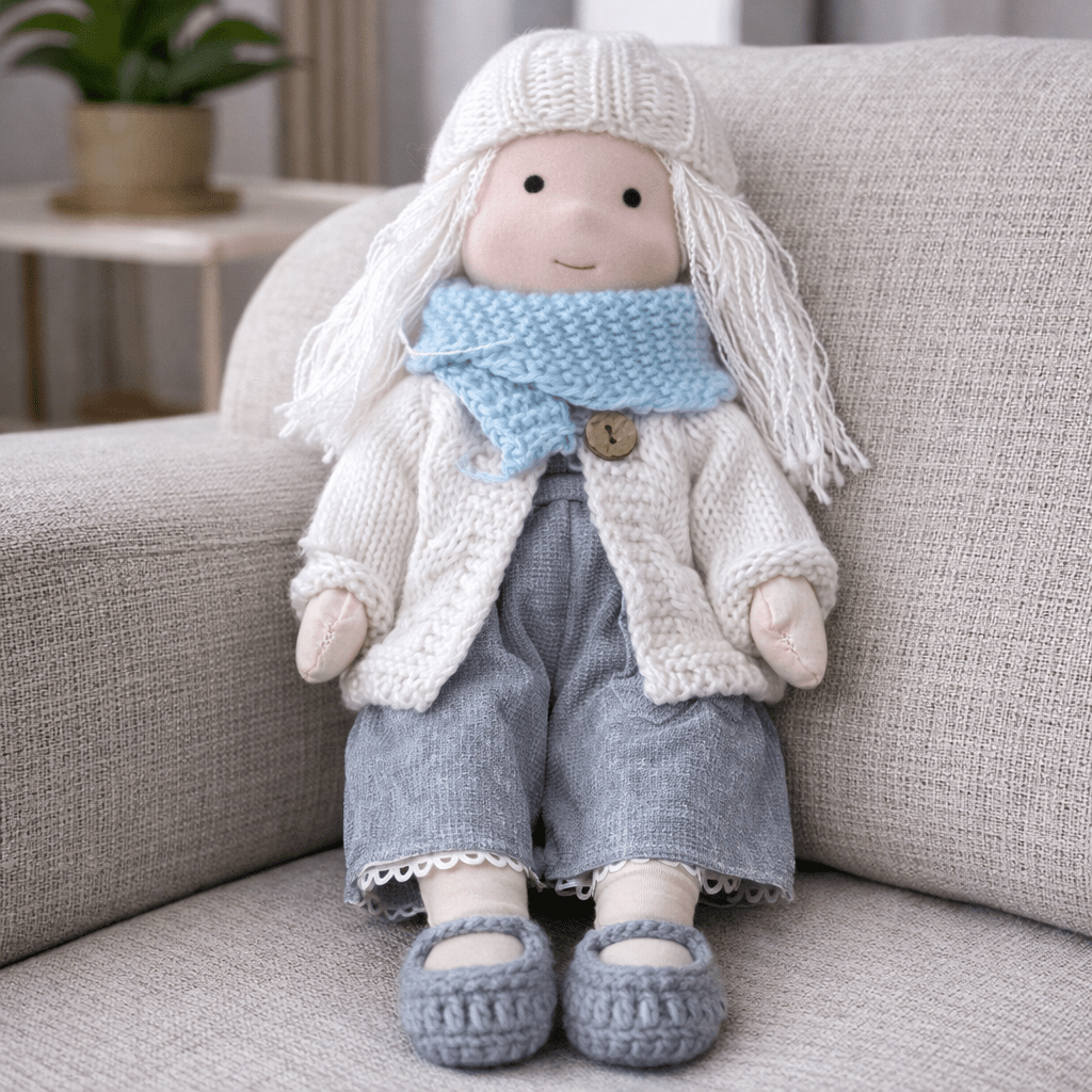 ELORA | Handgefertigte Waldorfpuppe aus Baumwolle 3