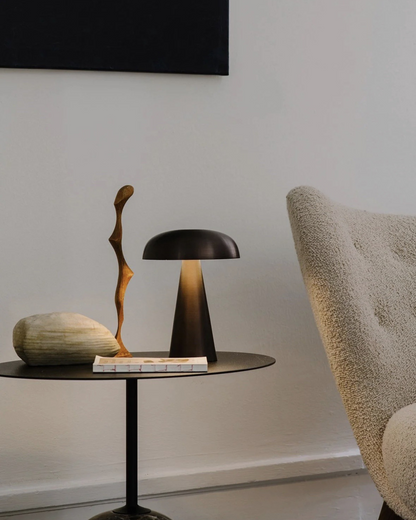 Lumvara | Skulpturale Tischlampe mit Kuppelschirm 4